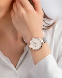 Minimalist Dials with Elegant Finishes